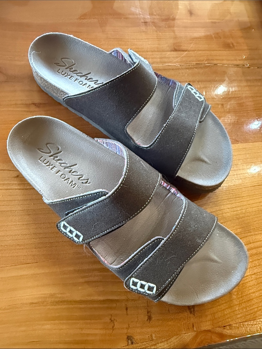 Skechers Brown Slip-On Luxe Foam Women's Sandals with Contrast Stitching
